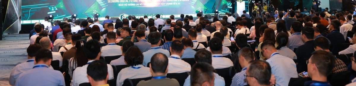 Đông đảo đại biểu tham dự một hội nghị an toàn thông tin tại Việt Nam