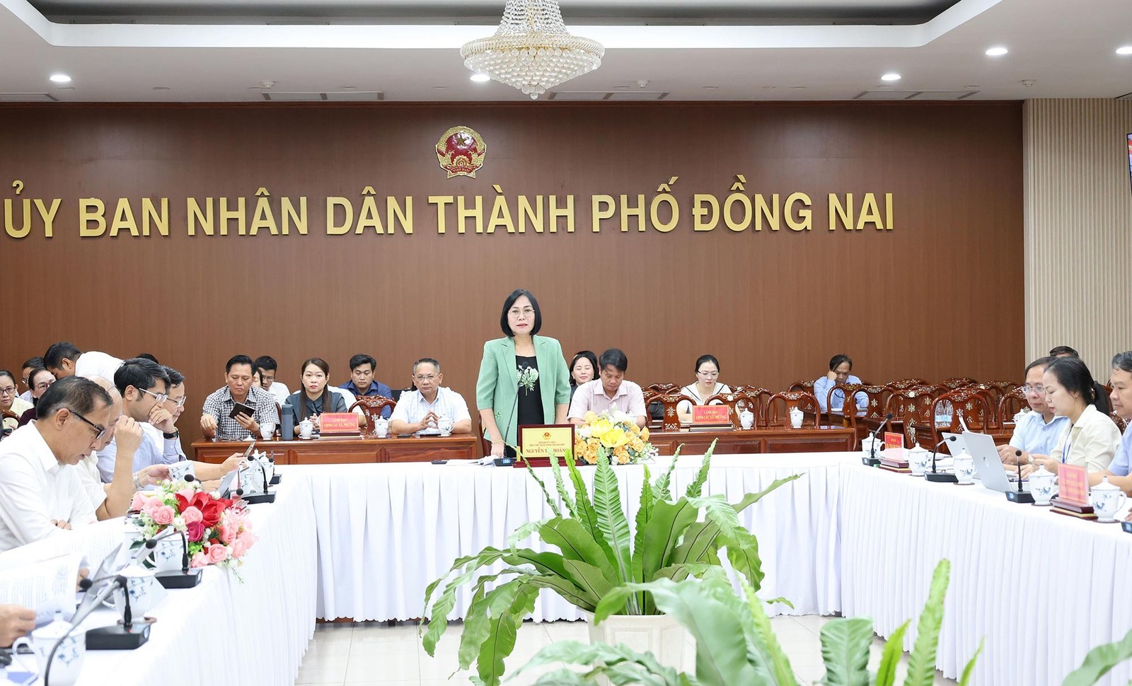 Cuộc họp triển khai đề án số hóa hồ sơ, tài liệu lưu trữ tại một địa phương