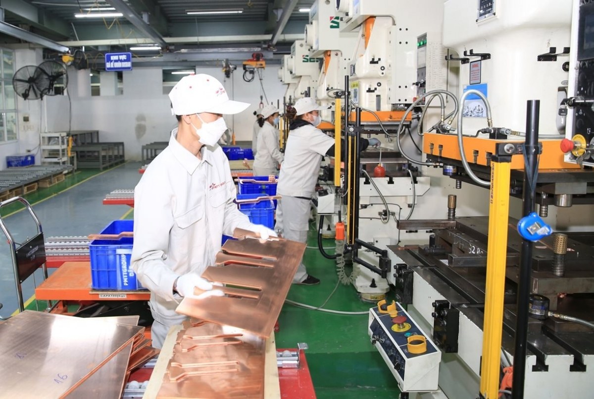 Ứng dụng tự động hóa trong dây chuyền sản xuất tại Việt Nam