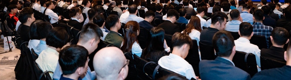 Đông đảo doanh nghiệp tham dự hội nghị về hạ tầng dữ liệu và điện toán đám mây