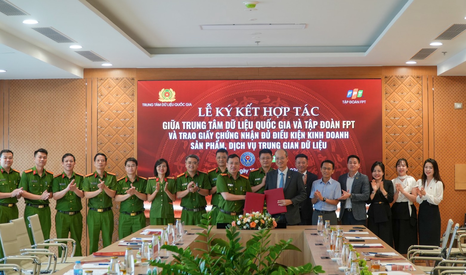 Lễ ký kết hợp tác giữa Trung tâm Dữ liệu quốc gia và một tập đoàn công nghệ trong nước