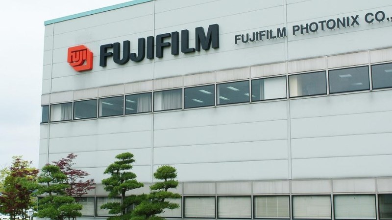 FUJIFILM đã mua lại mảng nào của Fuji Xerox?